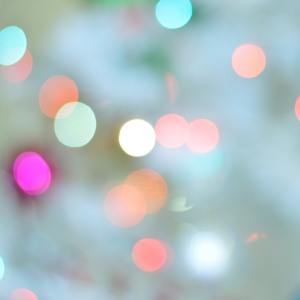 Dengarkan 男人哭吧哭吧不是罪 (DJ新版) lagu dari 小可 dengan lirik