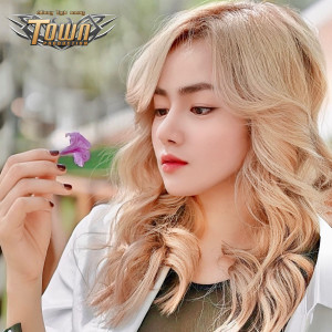 Listen to អ្នកបម្រើ០០៧ song with lyrics from រ៉ា ប៊ី