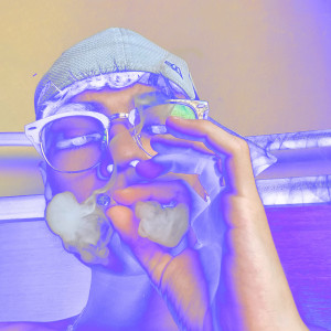 收聽Young Kisz的estás, pero no歌詞歌曲