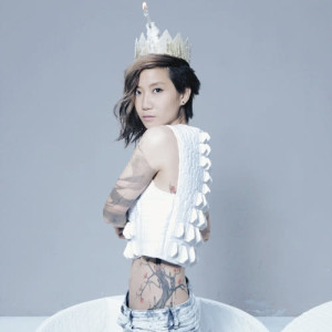Listen to Nian Jiu Sui De Wei Shu song with lyrics from Rock Mui (卢凯彤)