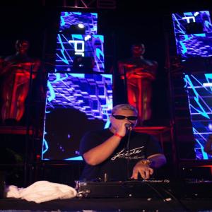 收聽DJ EDIN的Safada Saiu De Casa歌詞歌曲