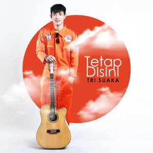 ดาวน์โหลดและฟังเพลง Tetap Disini พร้อมเนื้อเพลงจาก Tri Suaka