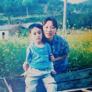 收聽DOKO的엄마 (Mom) (Inst.)歌詞歌曲