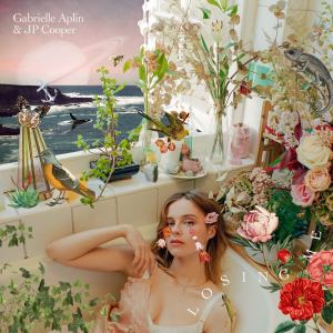 收听Gabrielle Aplin的Losing Me (Piano Version)歌词歌曲