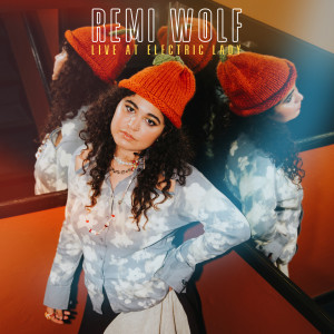 收聽Remi Wolf的Pink + White (Live at Electric Lady)歌詞歌曲