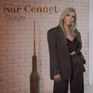 收听Nur Cennet的Ölürüm歌词歌曲