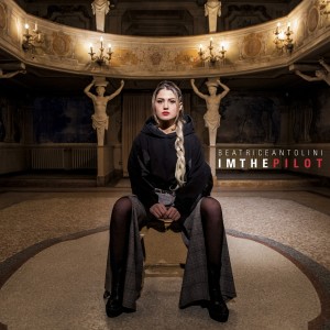 收聽Beatrice Antolini的Imthepilot歌詞歌曲