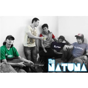 ดาวน์โหลดและฟังเพลง Hanya Untukmu พร้อมเนื้อเพลงจาก Natuna