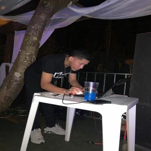 收聽DJ NANDIM的MTG (OS DONO DO PUTEIRO (DJ NANDIM & DJ GUZIN) (Explicit)歌詞歌曲