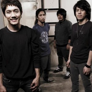 ดาวน์โหลดและฟังเพลง บังเอิญ / โลกกลม / พรหมลิขิต (เพลงประกอบภาพยนตร์ บังเอิญ...รักไม่สิ้นสุด) พร้อมเนื้อเพลงจาก Potato