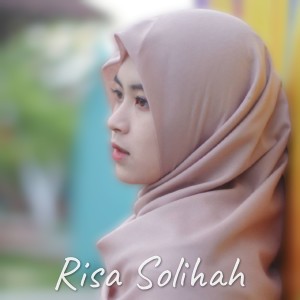 收聽Risa Solihah的Al Kaunu Adhoo'歌詞歌曲