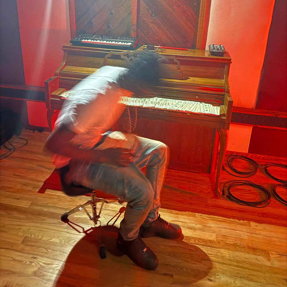 Can't compare (feat. Newrrackz) (Explicit)