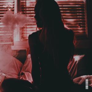 Dengarkan lagu Moonlight nyanyian eyeroze dengan lirik