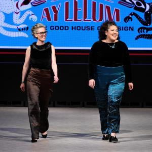 ดาวน์โหลดและฟังเพลง Grand Entry Remix (Sioux Song) [feat. William Good] (Remix) พร้อมเนื้อเพลงจาก Ay Lelum