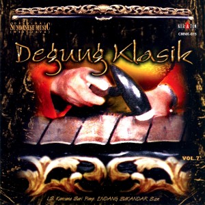 Dengarkan Kunang-Kunang lagu dari L.S. Kancana Sari dengan lirik