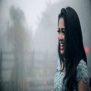 ดาวน์โหลดและฟังเพลง Bangbung Ranggaek พร้อมเนื้อเพลงจาก Diah Arenza