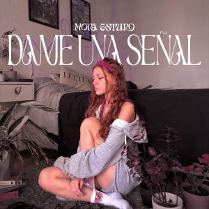 收聽Mora Esturo的Dame Una Señal歌詞歌曲
