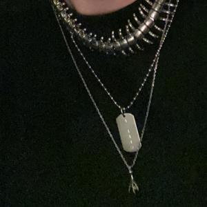 ดาวน์โหลดและฟังเพลง no one </3 (Explicit) พร้อมเนื้อเพลงจาก LUVHERDESIRE