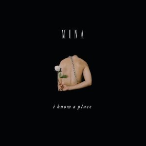 ดาวน์โหลดและฟังเพลง I Know A Place พร้อมเนื้อเพลงจาก Muna