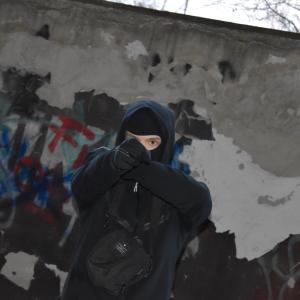 ดาวน์โหลดและฟังเพลง Hiteles (Explicit) พร้อมเนื้อเพลงจาก Latyobratyo