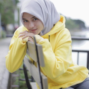 Listen to Kumenanti Sepanjang Waktu song with lyrics from Junaida