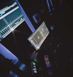 default playlist img