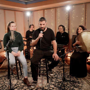收聽BAHA'I INSPIRED的In the Name of Women (feat. Pouya Fard & Ruby True) (HIP HOP SESSIONS)歌詞歌曲
