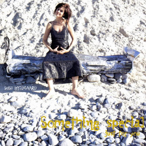 ดาวน์โหลดและฟังเพลง Springtime พร้อมเนื้อเพลงจาก Susi Hyldgaard