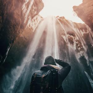 Dengarkan Blood on the Beat lagu dari Viktor & The Blood dengan lirik