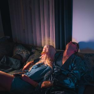 ดาวน์โหลดและฟังเพลง FLEXIN (Explicit) พร้อมเนื้อเพลงจาก Kyzero