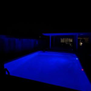 收聽Skootch的DO WITHOUT! (feat. luvrello) (Explicit)歌詞歌曲