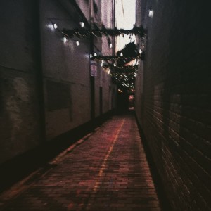 收听Juniper的foreign songs, strange memories歌词歌曲