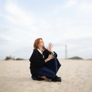 Listen to במקום לברוח תרקדי song with lyrics from Jenny Penkin