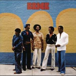 ดาวน์โหลดและฟังเพลง Happy พร้อมเนื้อเพลงจาก Brick