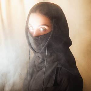 ดาวน์โหลดและฟังเพลง Cuando Bebe พร้อมเนื้อเพลงจาก Leonardo Roque