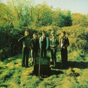 Dengarkan Ain't My Time lagu dari The Racoon Wedding dengan lirik