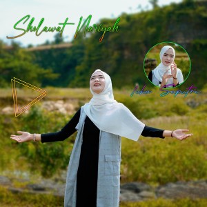 Listen to SHOLAWAT NARIYAH song with lyrics from Icha Saputri