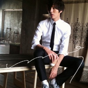 Listen to 사랑해도 되나요 song with lyrics from 鲁敏宇