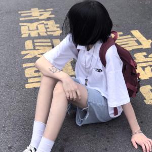 Dengarkan lagu 你听啊秋末的落叶 (0.8x) nyanyian 我是阿格 dengan lirik