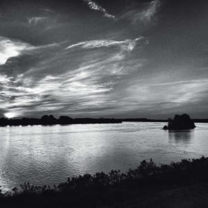 Listen to Un grande fiume, al tramonto song with lyrics from Marco Lucchi