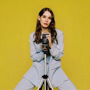 收聽Anna Of The North的Leaning On Myself歌詞歌曲