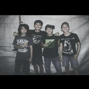 ดาวน์โหลดและฟังเพลง Black Horse พร้อมเนื้อเพลงจาก Crank Bulls