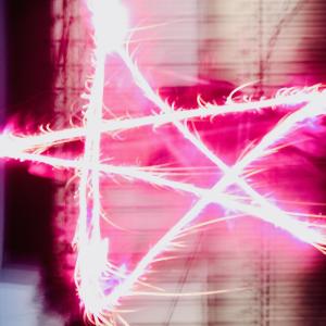 收聽Xander Crowley的FEVER DREAM歌詞歌曲