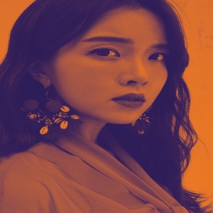 Listen to 수고한 당신을 위해 song with lyrics from 피아노 앨리스