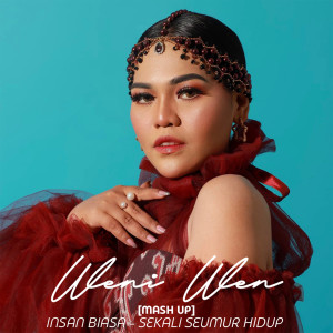 Dengarkan Insan Biasa/ Sekali Seumur Hidup (Mashup) lagu dari Weni Wen dengan lirik