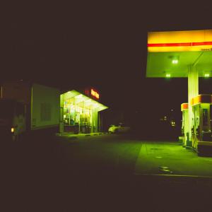 ดาวน์โหลดและฟังเพลง Night Drive พร้อมเนื้อเพลงจาก Naviii