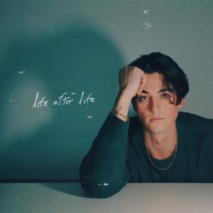 收聽elijah woods的life after life歌詞歌曲