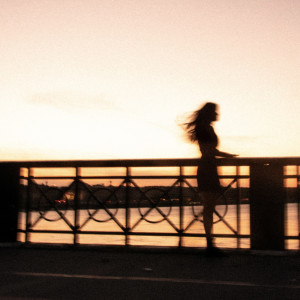 收聽EM.MA的Souvenirs歌詞歌曲