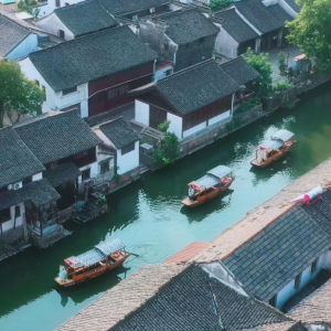 Listen to 来新市无心事 (完整版) song with lyrics from 何珺洁