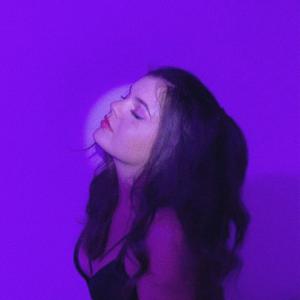 ดาวน์โหลดและฟังเพลง bad guy (sped up) พร้อมเนื้อเพลงจาก ดารานักร้องหลายคน